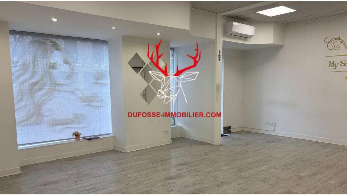 Vente murs local commercial 64m² à Saint-Fons