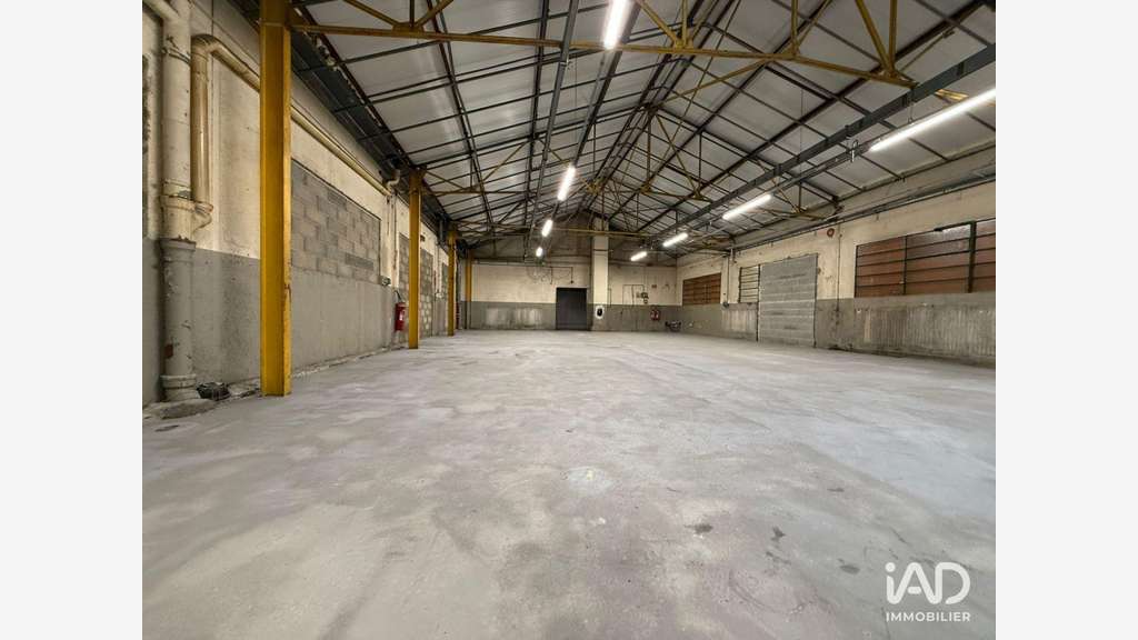 Vente local professionnel 232m² à St-Genest-Lerpt