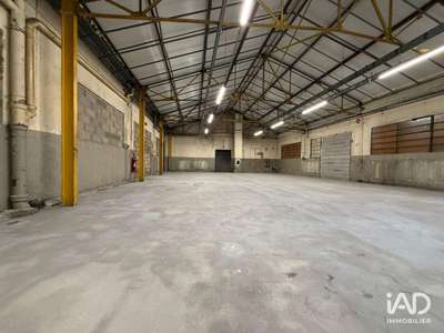 Vente local professionnel 232m² à St-Genest-Lerpt