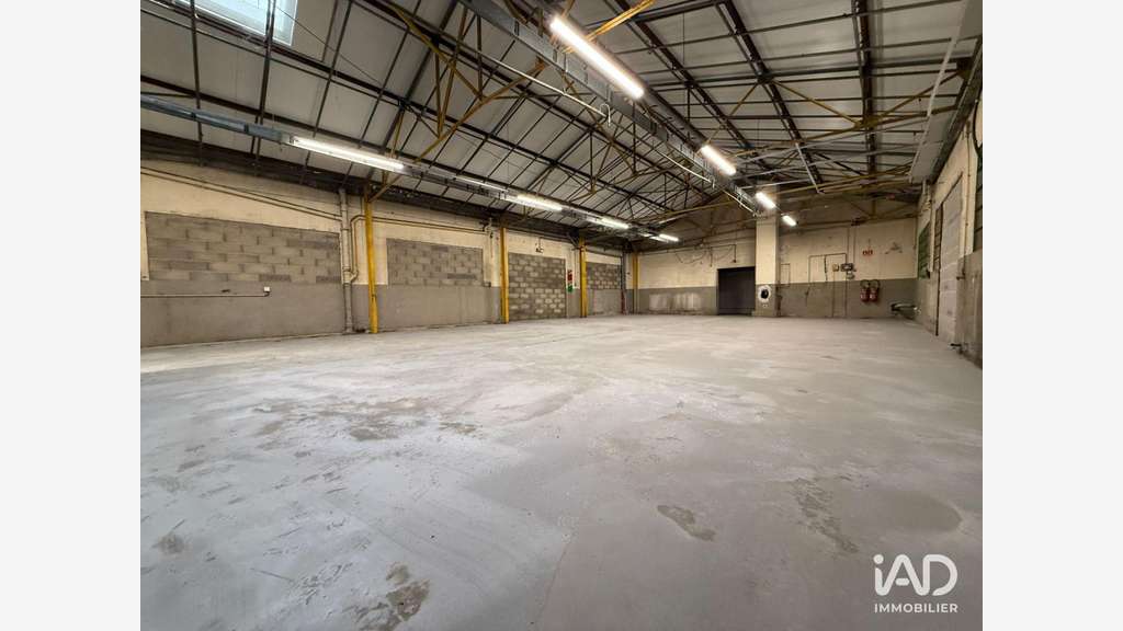 Vente local professionnel 232m² à St-Genest-Lerpt