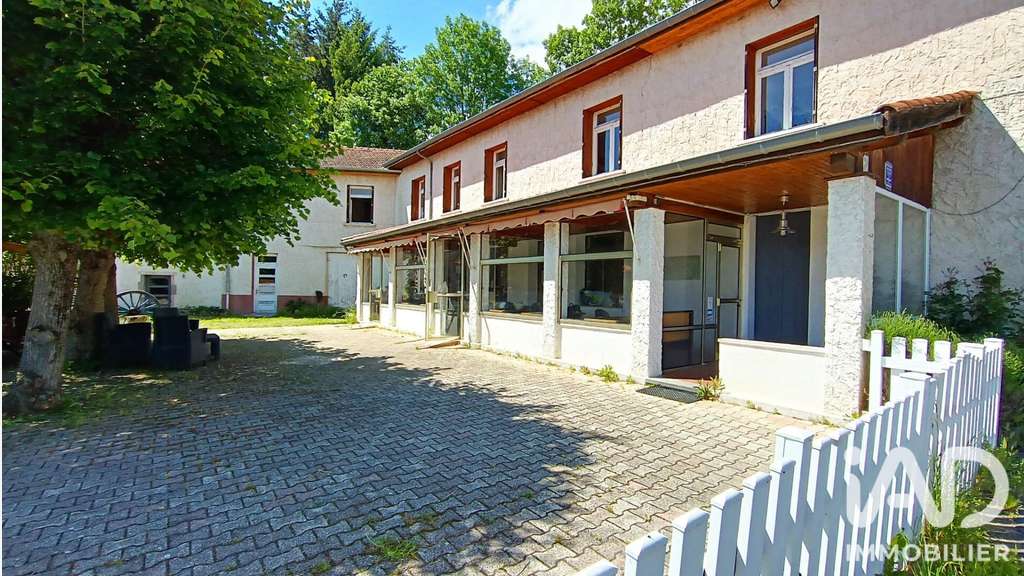 Vente murs de 472m² à Saint-Georges-Lagricol