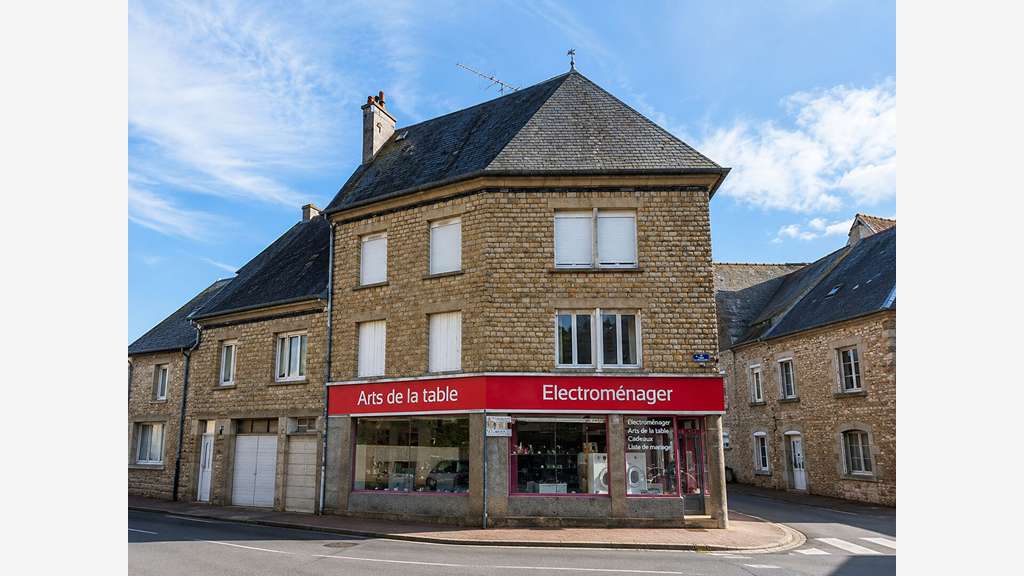 A vendre murs 158m² à Saint Hilaire Du Harcouet