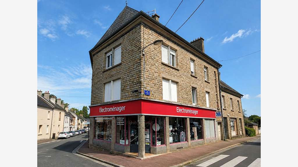 A vendre murs 158m² à Saint Hilaire Du Harcouet