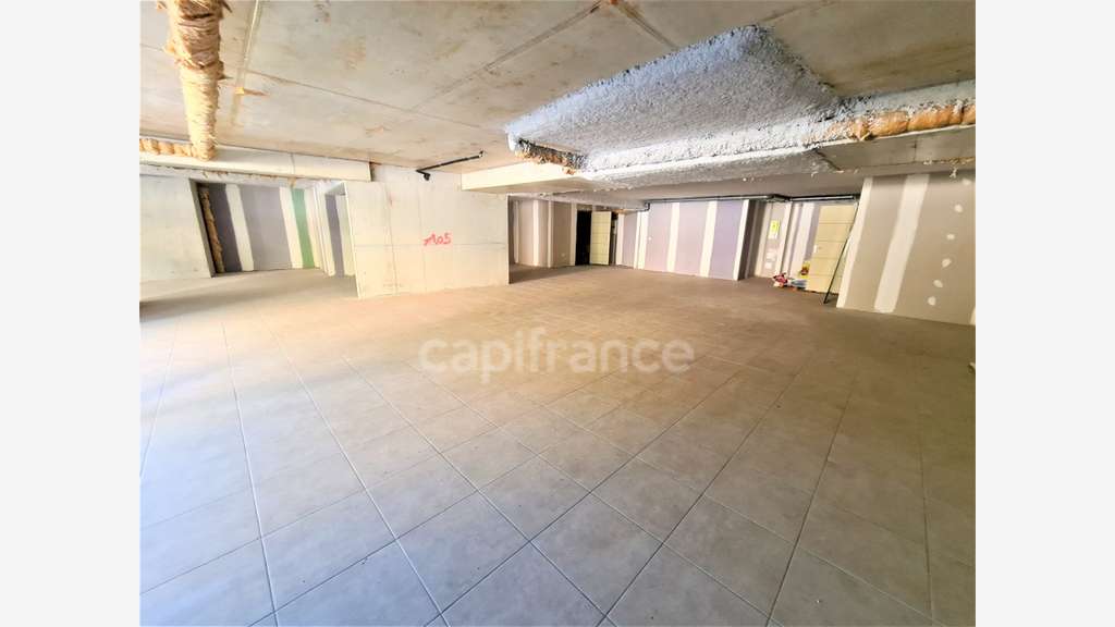 A vendre local commercial 210m² Nice Saint-Isidore