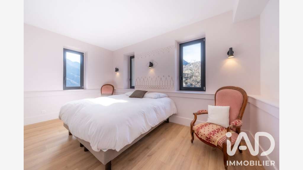 Cède local commercial 140m² à St-Jean-de-Maurienne