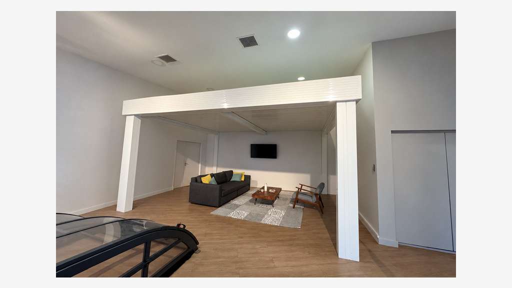 Local mixte de 680m2 a vendre - Montpellier SUD