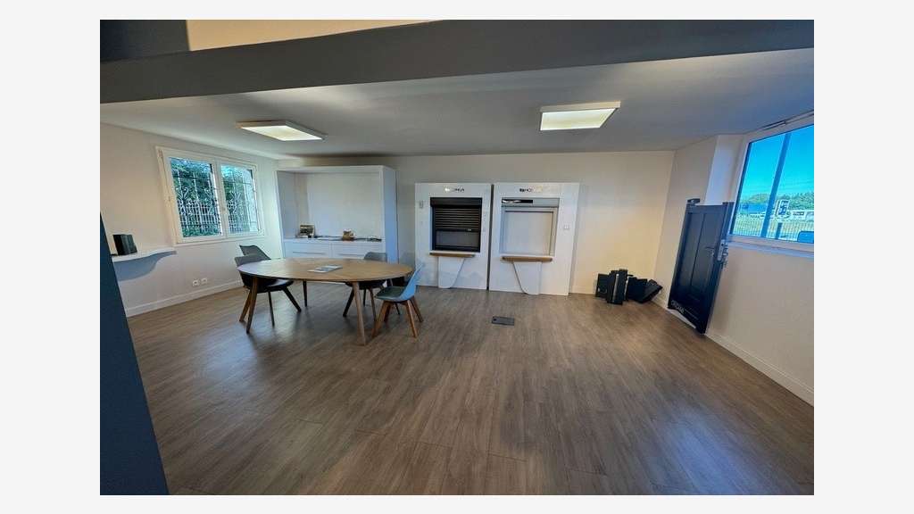 Local mixte de 680m2 a vendre - Montpellier SUD