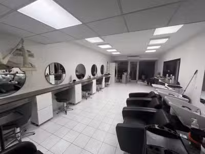 A VENDRE, MURS COMMERCIAUX LIBRES, 57 m² ENVIRON,