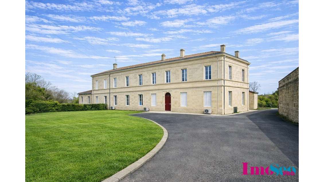 Local commercial 250m² à vendre à Saint-Loubès