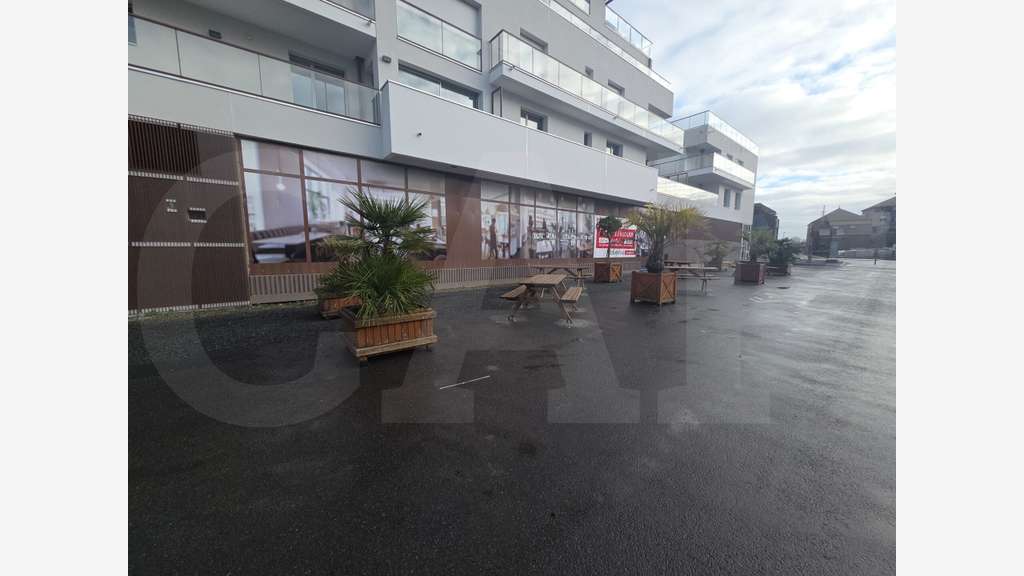 Vente cellule commerciale 93m² Saint Malo Rocabey 
