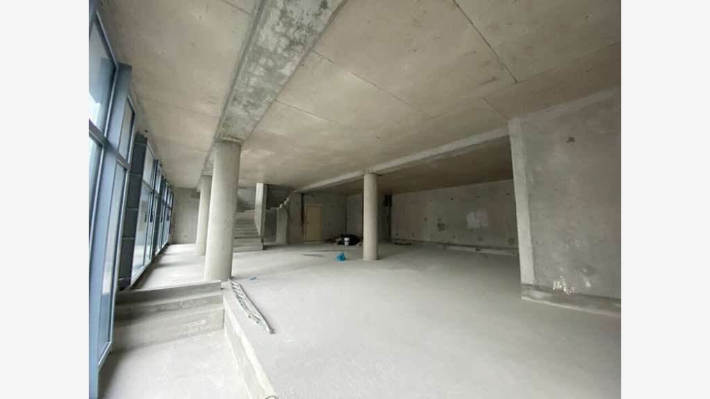 Local commercial 130m² neuf à vendre à Saint Malo