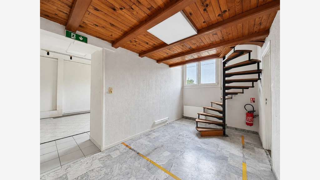 Vente murs commerciaux 110m² à Saint-Martin-du-Var