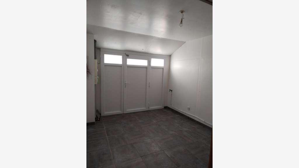 Vente local commercial 78m² en ZA Saint Maximin