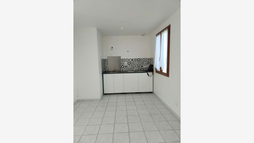 Vente local commercial 78m² en ZA Saint Maximin