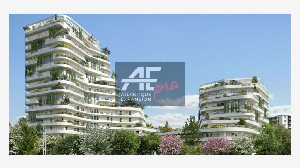 Local 132m² à vendre en angle à Saint-Nazaire