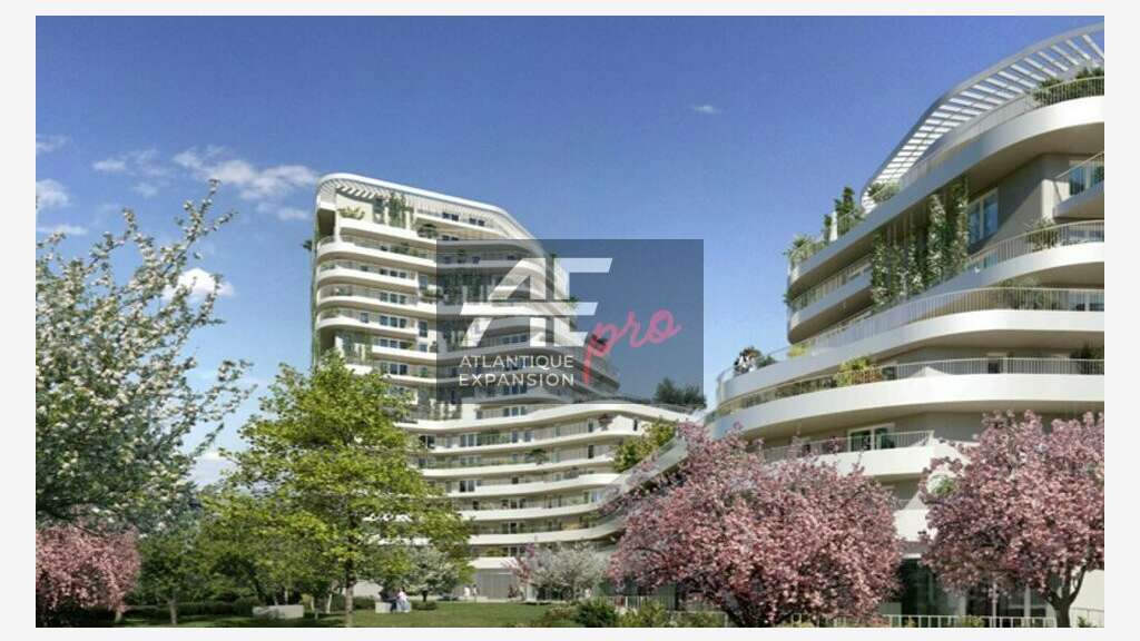 Local 132m² à vendre en angle à Saint-Nazaire