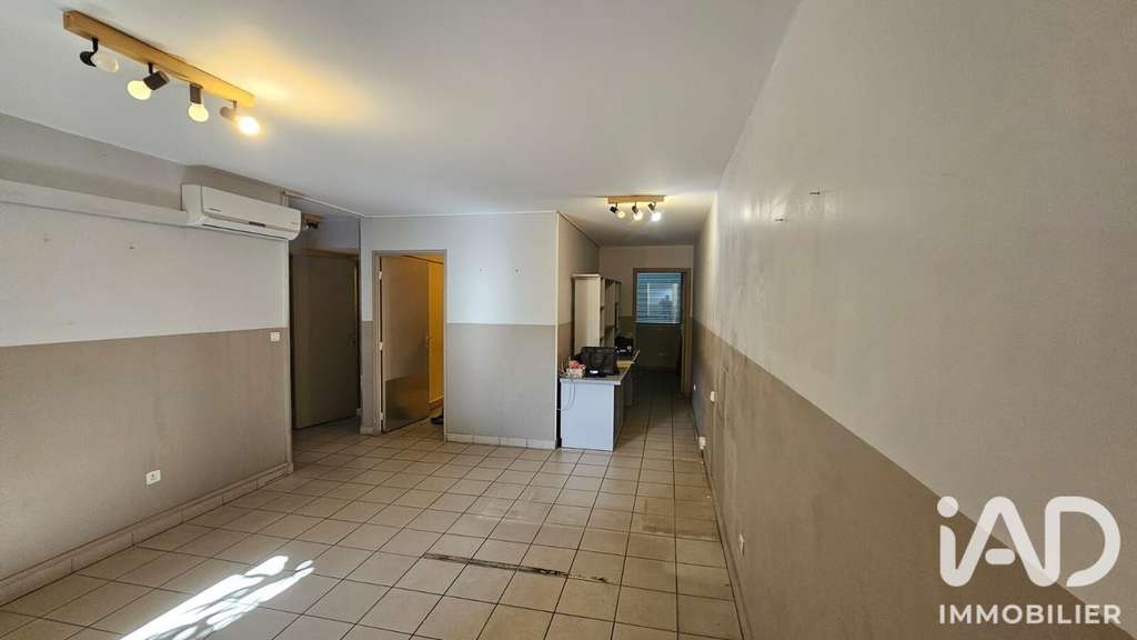 Vente local commercial 68m² à Saint-Pierre centre 