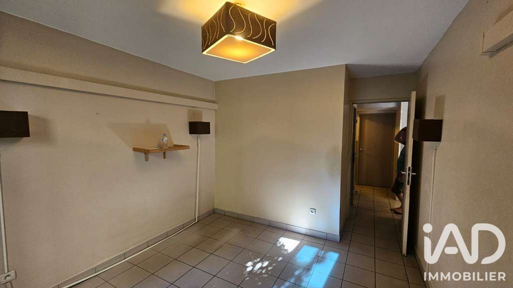 Vente local commercial 68m² à Saint-Pierre centre 