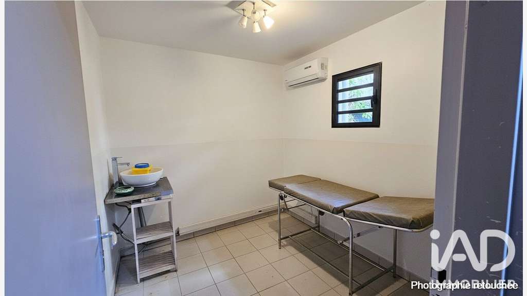 Vente local commercial 68m² à Saint-Pierre centre 