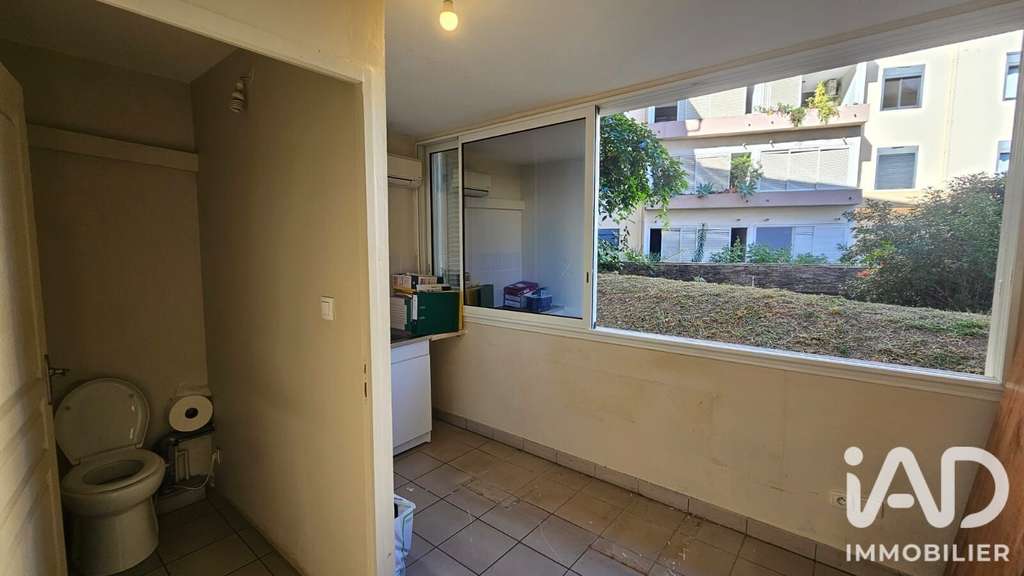 Vente local commercial 68m² à Saint-Pierre centre 