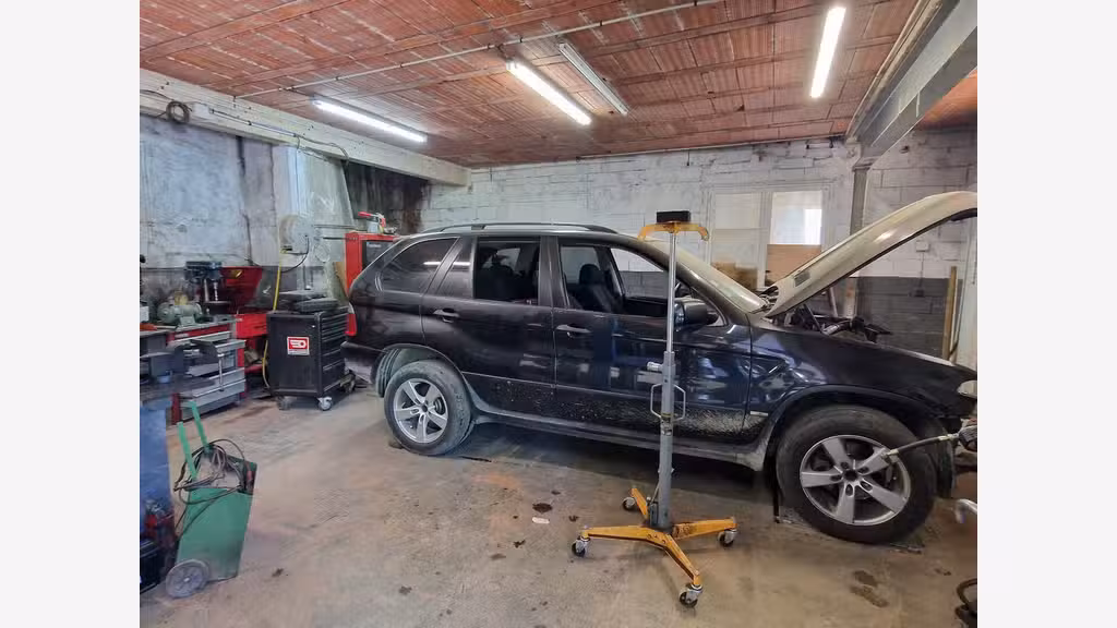 Garage professionnel, station essence e sur Foix