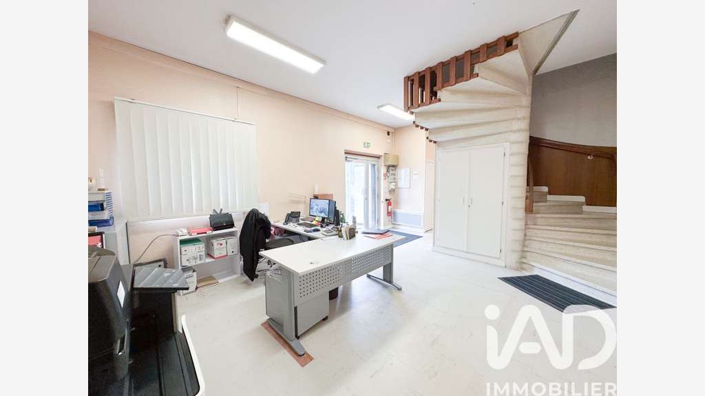 Local commercial 546m² à Saint-Pierre-Lès-Nemours