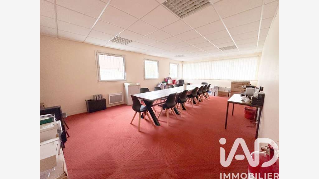 Local commercial 546m² à Saint-Pierre-Lès-Nemours
