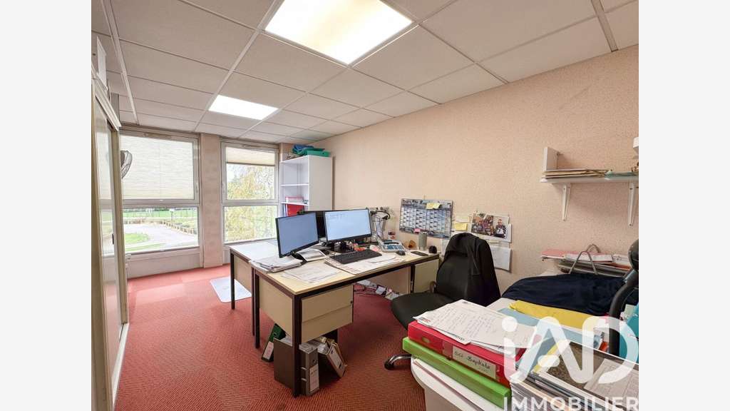 Local commercial 546m² à Saint-Pierre-Lès-Nemours