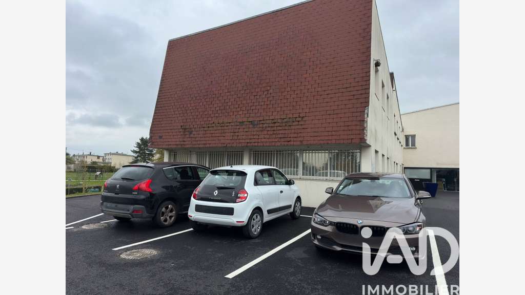 Local commercial 546m² à Saint-Pierre-Lès-Nemours