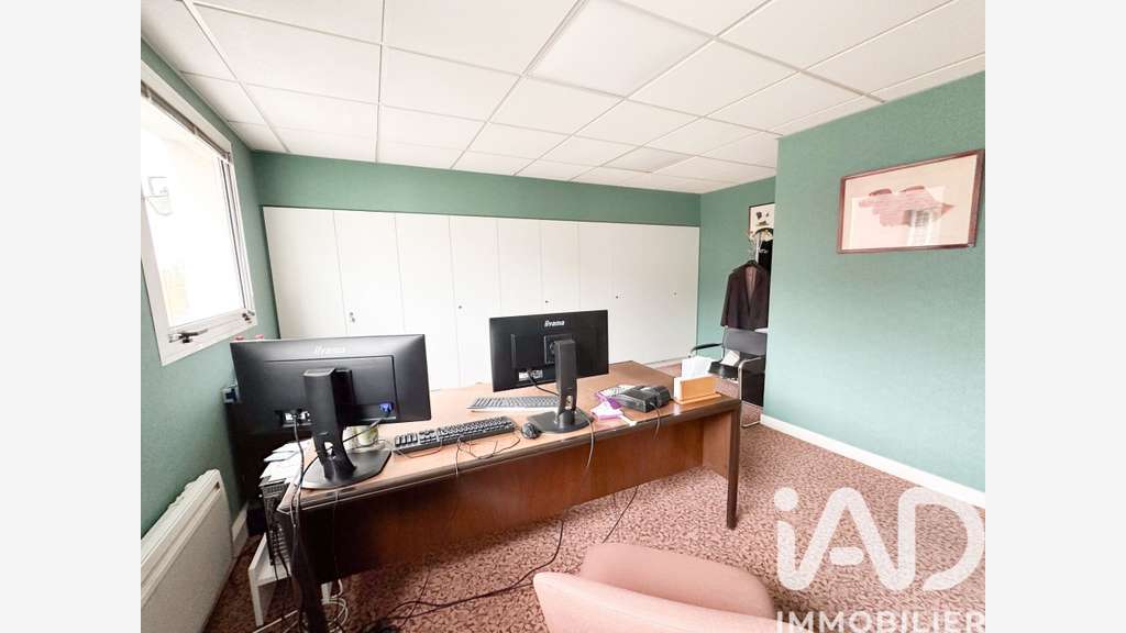 Local commercial 546m² à Saint-Pierre-Lès-Nemours