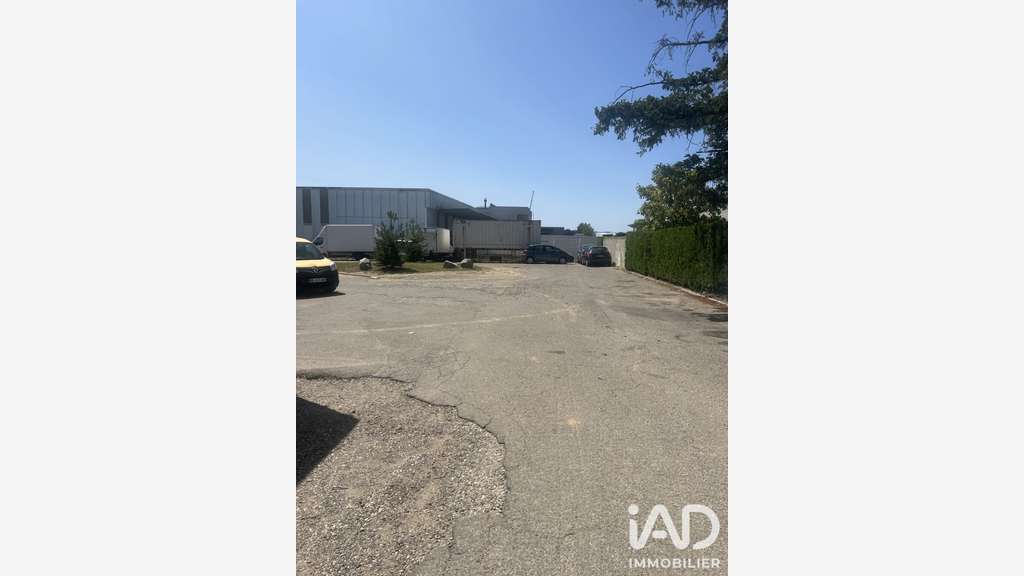 Vente local commercial de 720m² à Saint-Priest