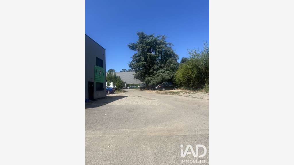 Vente local commercial de 720m² à Saint-Priest