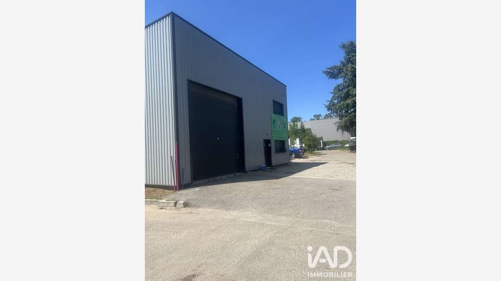 Vente local commercial de 720m² à Saint-Priest