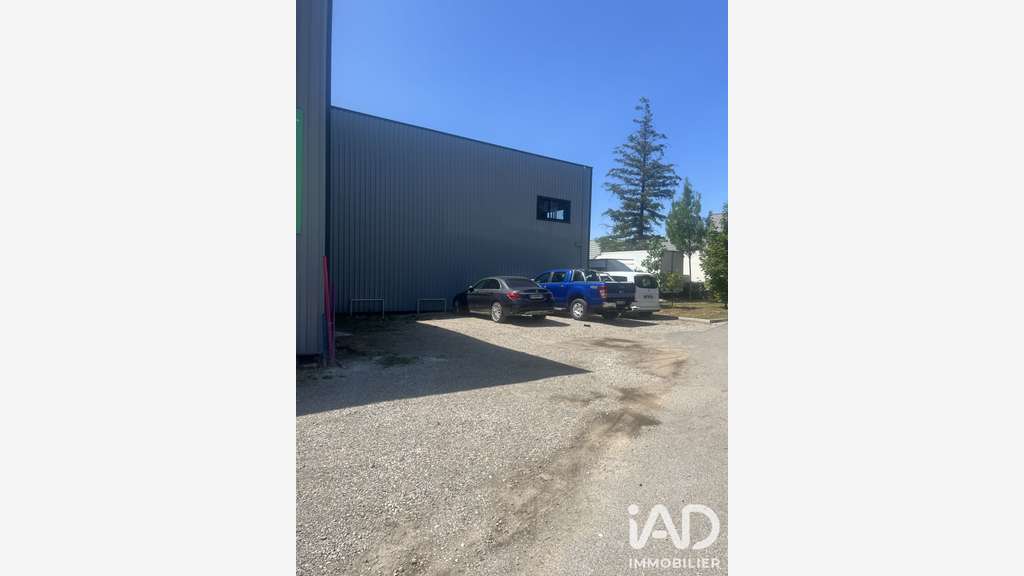 Vente local commercial de 720m² à Saint-Priest