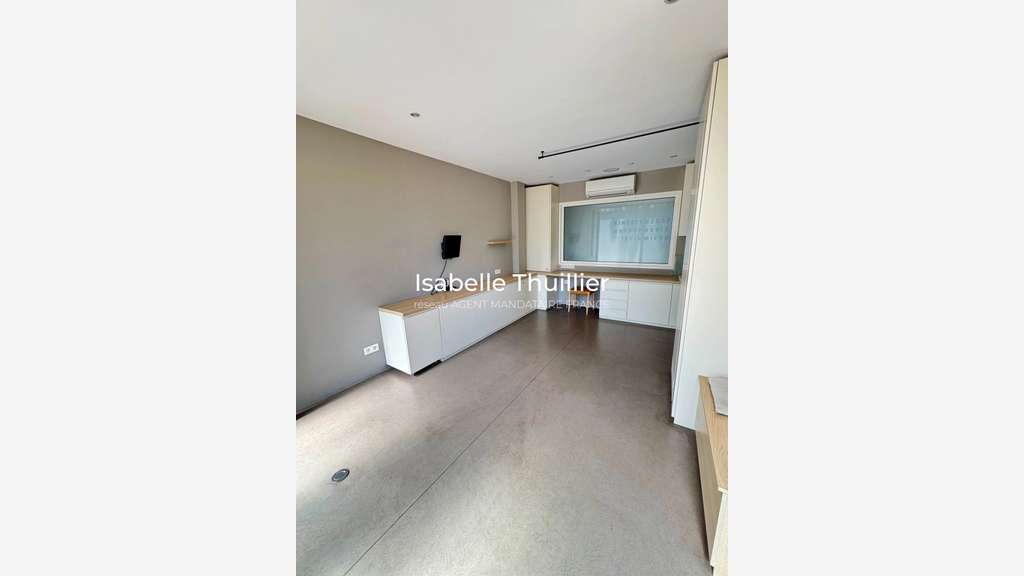 AV local commercial de 50m² en RDC à Saint-Raphaël