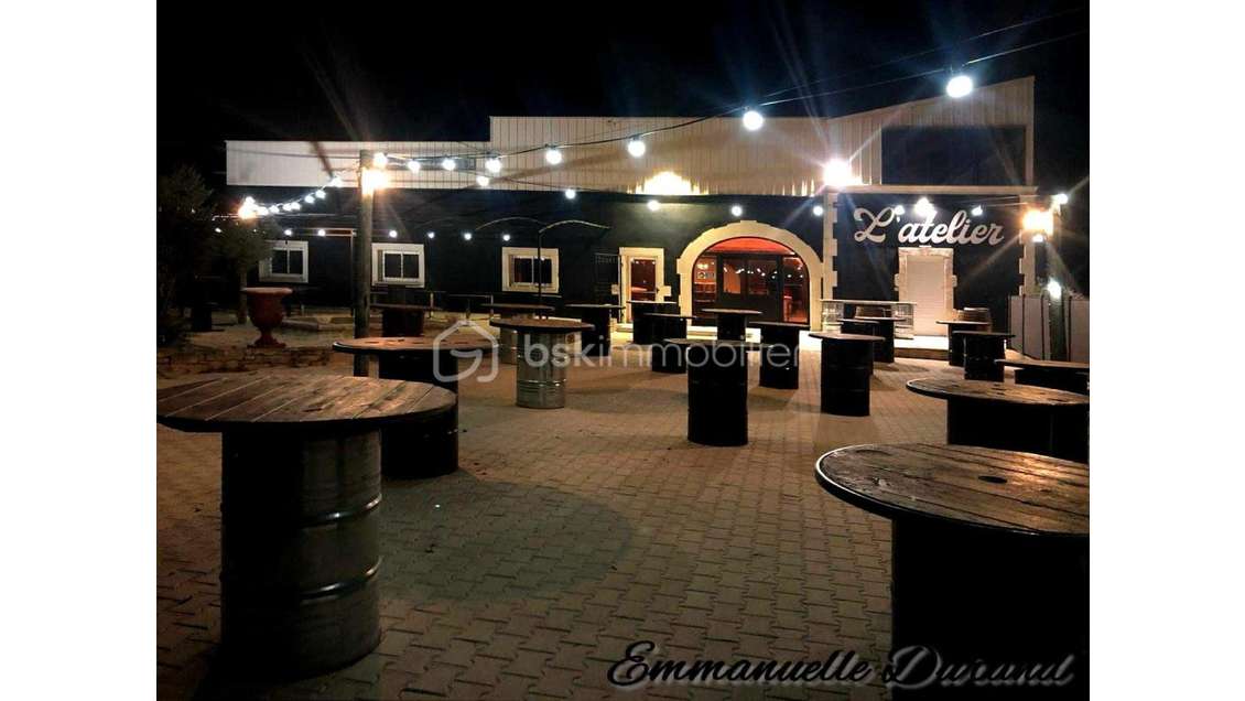 AV murs commerciaux de 367m² à Saint-Restitut