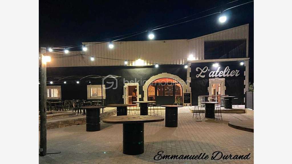 AV murs commerciaux de 367m² à Saint-Restitut