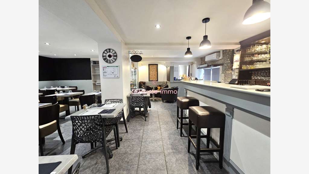 Murs commerciaux d'un restaurant de 165m2