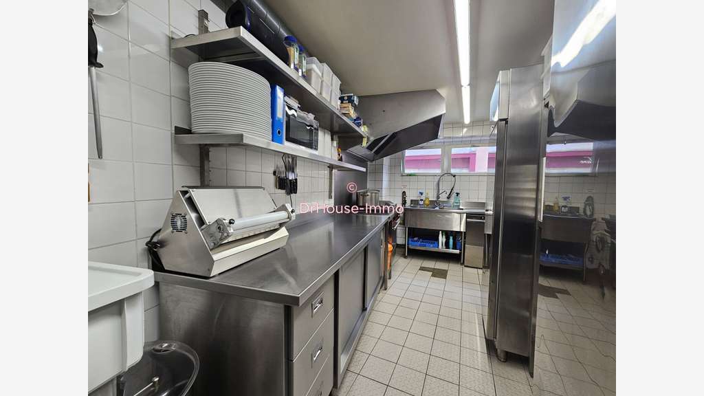 Murs commerciaux d'un restaurant de 165m2