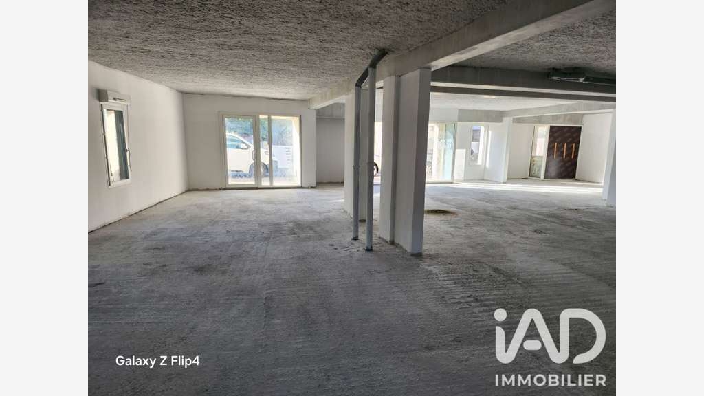 Vente local brut 198m² à Saint-Seurin-sur-l'Isle