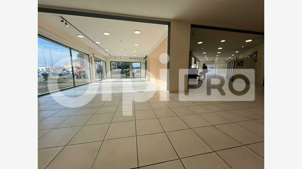 Immeuble commercial à Sainte-Geneviève-des-Bois