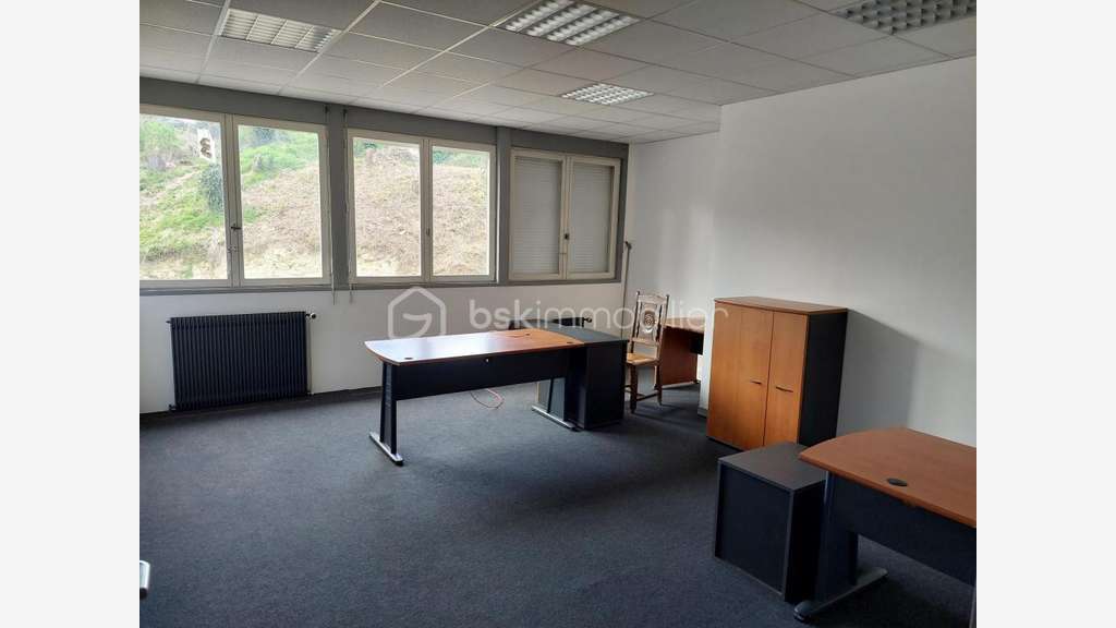 Vente local de 1800m² à Sainte-Maure-de-Touraine