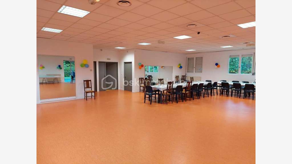 Vente local de 1800m² à Sainte-Maure-de-Touraine