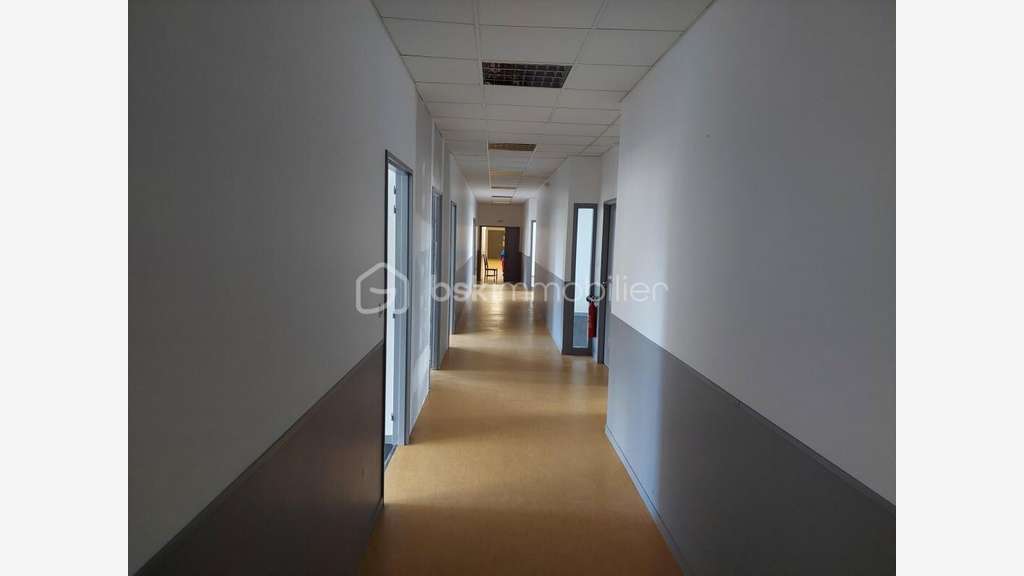 Vente local de 1800m² à Sainte-Maure-de-Touraine