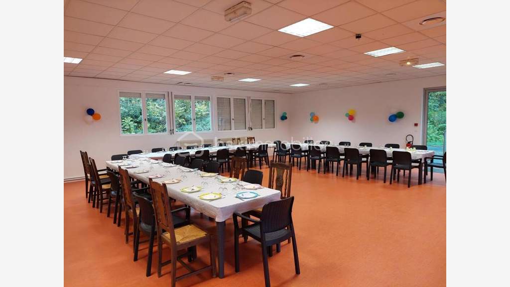 Vente local de 1800m² à Sainte-Maure-de-Touraine