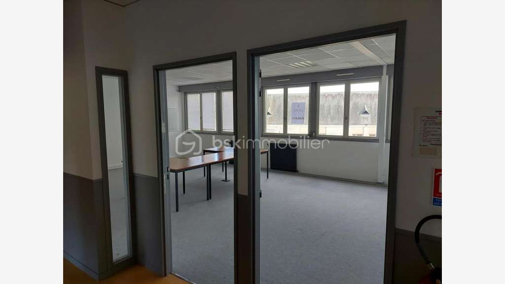 Vente local de 1800m² à Sainte-Maure-de-Touraine