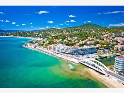 Droit au bail jolie boutique 22m² à Sainte-Maxime