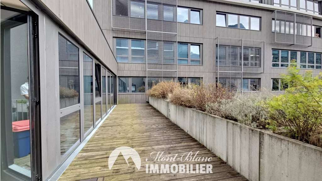 Vente local 8 bureaux avec terrasse à Sallanches