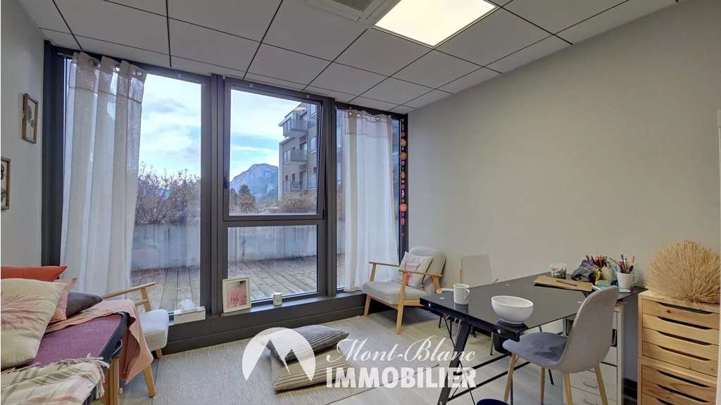 Vente local 8 bureaux avec terrasse à Sallanches