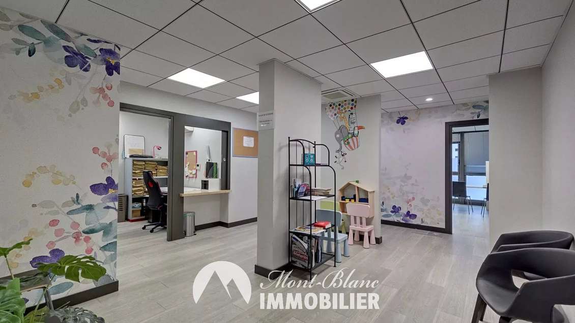 Vente local 8 bureaux avec terrasse à Sallanches